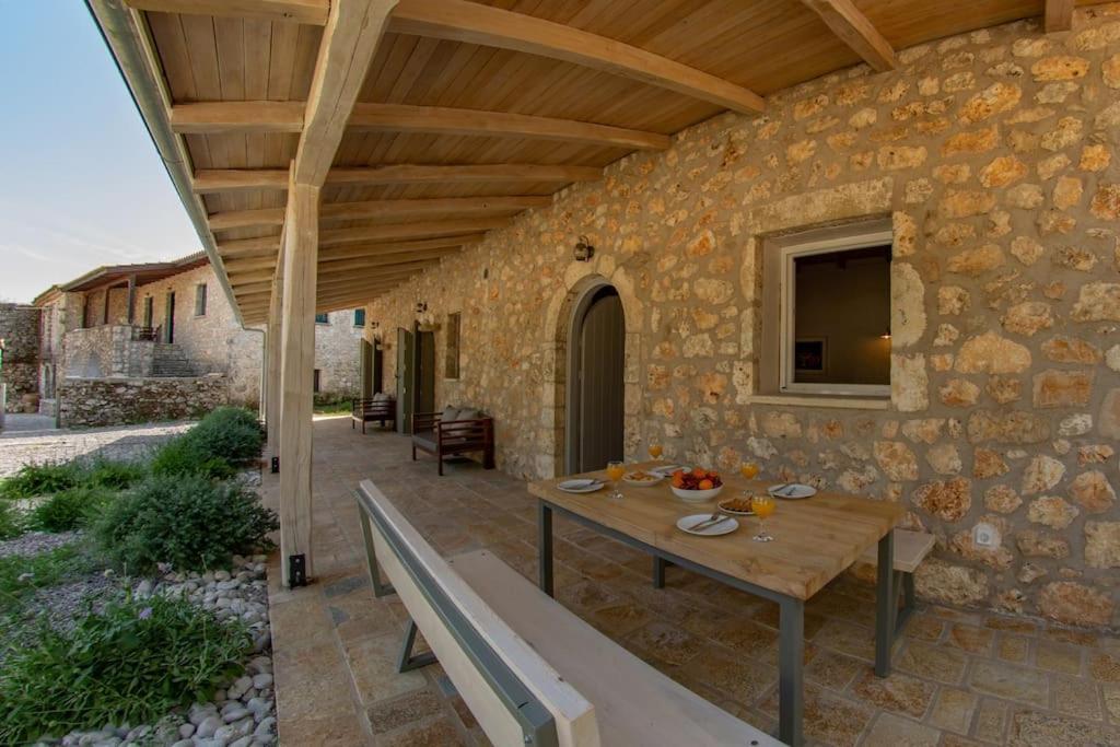 Villa Avli - Tranquil Stonehouse In Lefkada à Alexandros Extérieur photo