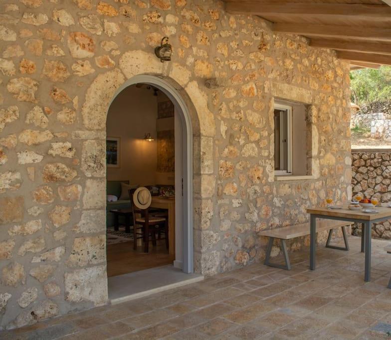 Villa Avli - Tranquil Stonehouse In Lefkada à Alexandros Extérieur photo